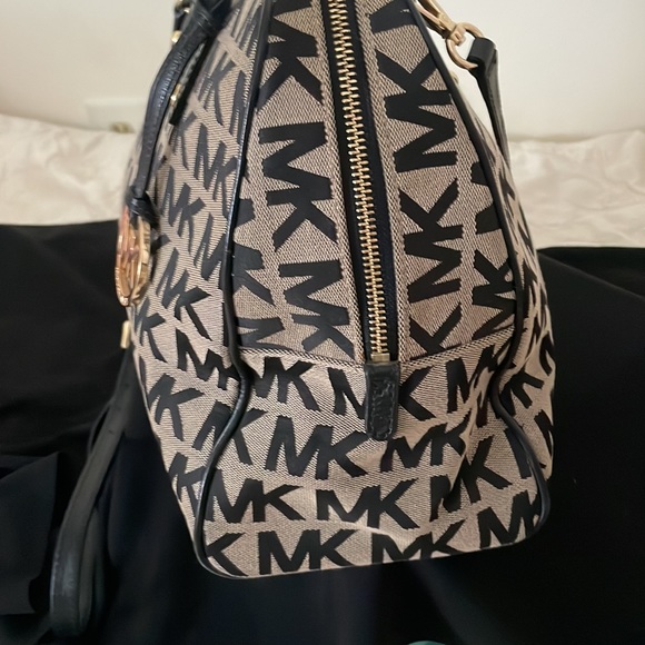 Michael Kors Purse - Picture 5 of 16